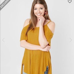 Gimmicks Raw Edge Cold Shoulder Top